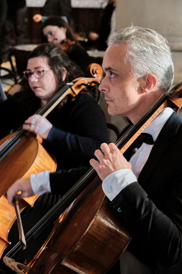 Concert Noyal-sur-Vilaine - Novembre 2022 - Orchestre symphonique Ars Juvenis - 1ᵉʳ violoncelle - © Pierre Petron