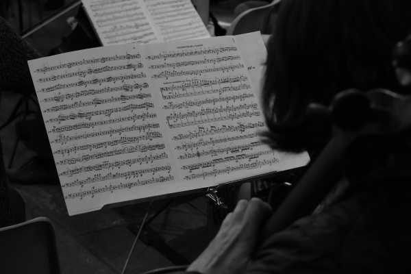 Concert Noyal-sur-Vilaine - Novembre 2022 - Orchestre symphonique Ars Juvenis - Partitions - © Pierre Petron